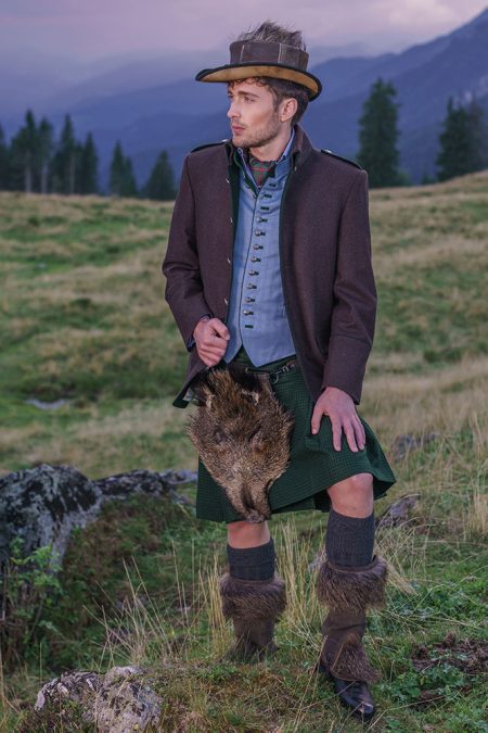 Nikolai2_Kaiser Franz KaschmirSeide Falkir